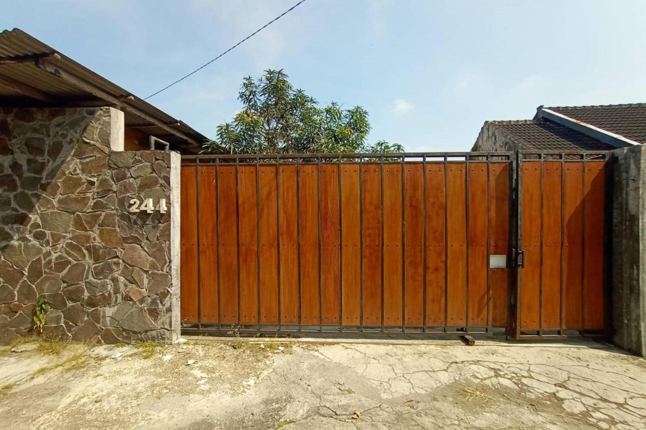 Express O 91578 Villali Jogja Hotel 2*